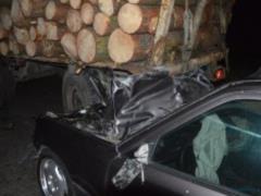 In Volyn, a car collided with a timber carrier, there are victims
