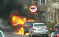 В Киеве загорелся автомобиль