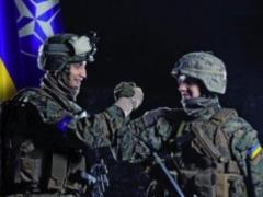 Вопрос о членстве Украины в НАТО остается открытым, - Столтенберг