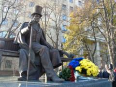 In Kharkov, a monument to Peter Gulak-Artemovsky