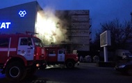 У Києві загасили пожежу в будівельному магазині