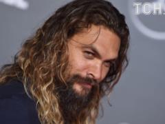 Khal Drogo from the  Game of Thrones  played with his naked muscles on the camera