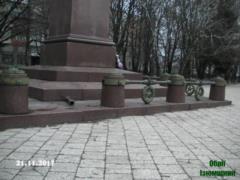 Под Харьковом снова обокрали памятник советскому генералу