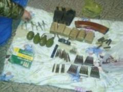 На Чернігівщині затримали торговця вкраденим з військової частини зброєю