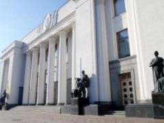 Під будівлею ВР горить наметове містечко,