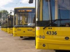 У Києві автобус з пасажирами влетів у вантажівку