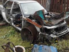 На Закарпатье подорвали автомобиль депутата райсовета, который ранее обнародовал фото лесников с убитой рысью