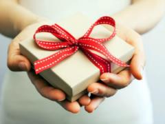 How to please your beloved? Buy a gift!