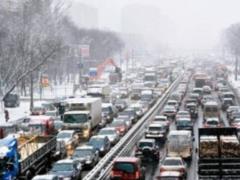 У столиці через ожеледицю міський транспорт курсує із запізненням, - КМДА