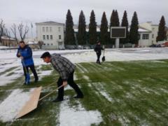 President of FC  Lviv  cleaned the stadium from snow to the Cup of Ukraine