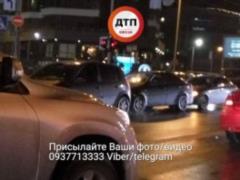 В Киеве столкнулись четыре иномарки