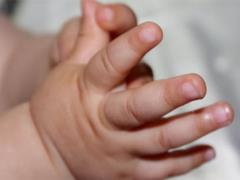На Львовщине возле больницы нашли новорожденную девочку