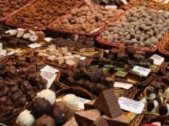 In England, caught  thief-sweet tooth 
