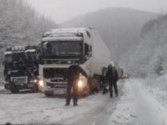 В Украине из-за непогоды в двух областях ограничено движение