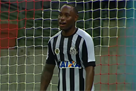 Defender Santos masterfully realized the output one on one with his own goalkeeper