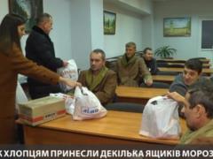 Львовяне поздравили бойцов ВСУ в госпитале