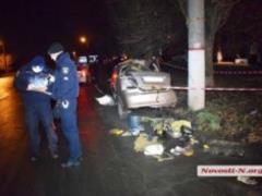 У Миколаєві легковик врізався в стовп