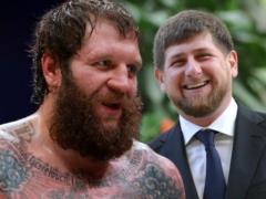Kadyrov defeated Emelianenko in the  bar 