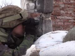 Украинские военные, рискуя собственной жизнью, эвакуировали тело погибшего врага с нейтральной полосы