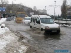 Столичные инспекторы за сутки вручили 705 предписаний за неубранный снег