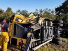В США фура врезалась в школьный автобус, пострадали 22 человека