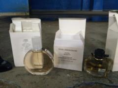In the  Rava-Russian  border guards found 185 bottles of perfume and a large amount of currency
