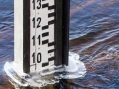 На Закарпатье из-за подъема воды в реках сняли запрет движения