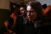 «Спасибі, що показали»: Собчак зайшла в будинок з «нечистотами і мухами»