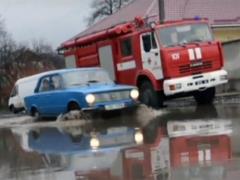 В Закарпатье затоплены 1270 м автодорог, повреждены два моста
