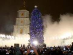 The main New Year tree in the country was lit in Kiev on Sofiyivska Square