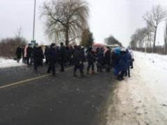 На Львовщине медики перекрыли дорогу