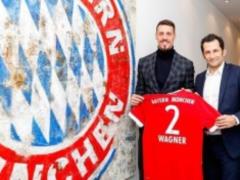  Bayern  signed a new striker