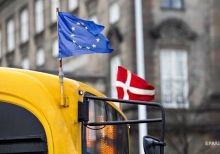 In Denmark, the drug dealer confused the police car with a taxi