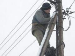 Через негоду в Україні більше 30 населених пунктів залишаються знеструмленими