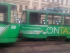 У Дніпрі з рейок зійшли трамваї