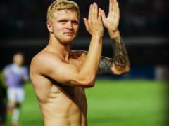 Футболист  Динамо  в шуточном стиле показал, как нужно играть в баскетбол