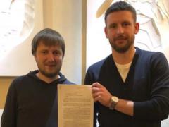 Мариуполь подписал Дедечко