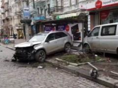 Масштабне ДТП в центрі Києва, але  мама все вирішить 