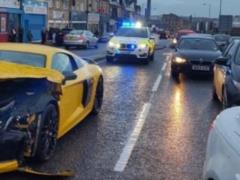 In Britain, a sports car rammed a parked car with children - PHOTOS,