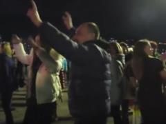 К чему бы это? В оккупированном Крыму устроили дикие пляски на  костях Путина 