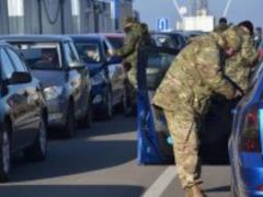 В КПВВ на линии разграничения скопилось 310 автомобилей