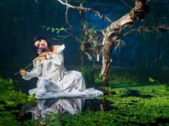  Voice of the Kraini-8 : pregnant Jamala posed in the middle of the lake for a video