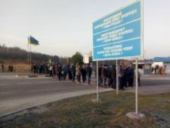 In Lviv, a group of activists blocked the roads to the Polish border