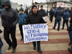 Protesters again blocked the road to the border with Poland