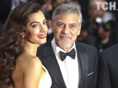 Good deeds have no limits: George Clooney and his wife were moved by the act in the theater
