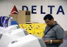 China demanded an American airline to apologize for supporting separatism