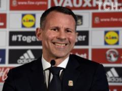 Legend of  Manchester United  led the team of Wales