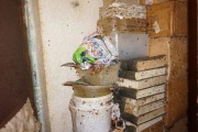  Everything is littered with garbage, flies and cockroaches on the walls . Gas workers, police officers and police came to the a