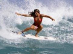 Scientists: Surfers are three times more likely to have super bacteria in the intestine