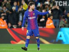 Messi showed the boots, which every footballer dreams about